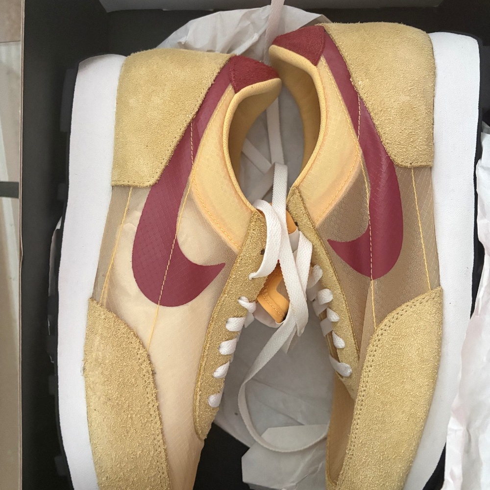 Brand new Nike day break size 12